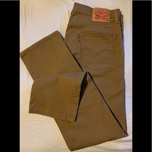 EUC Levi’s 513 (34x32) slim straight denim. Tan.